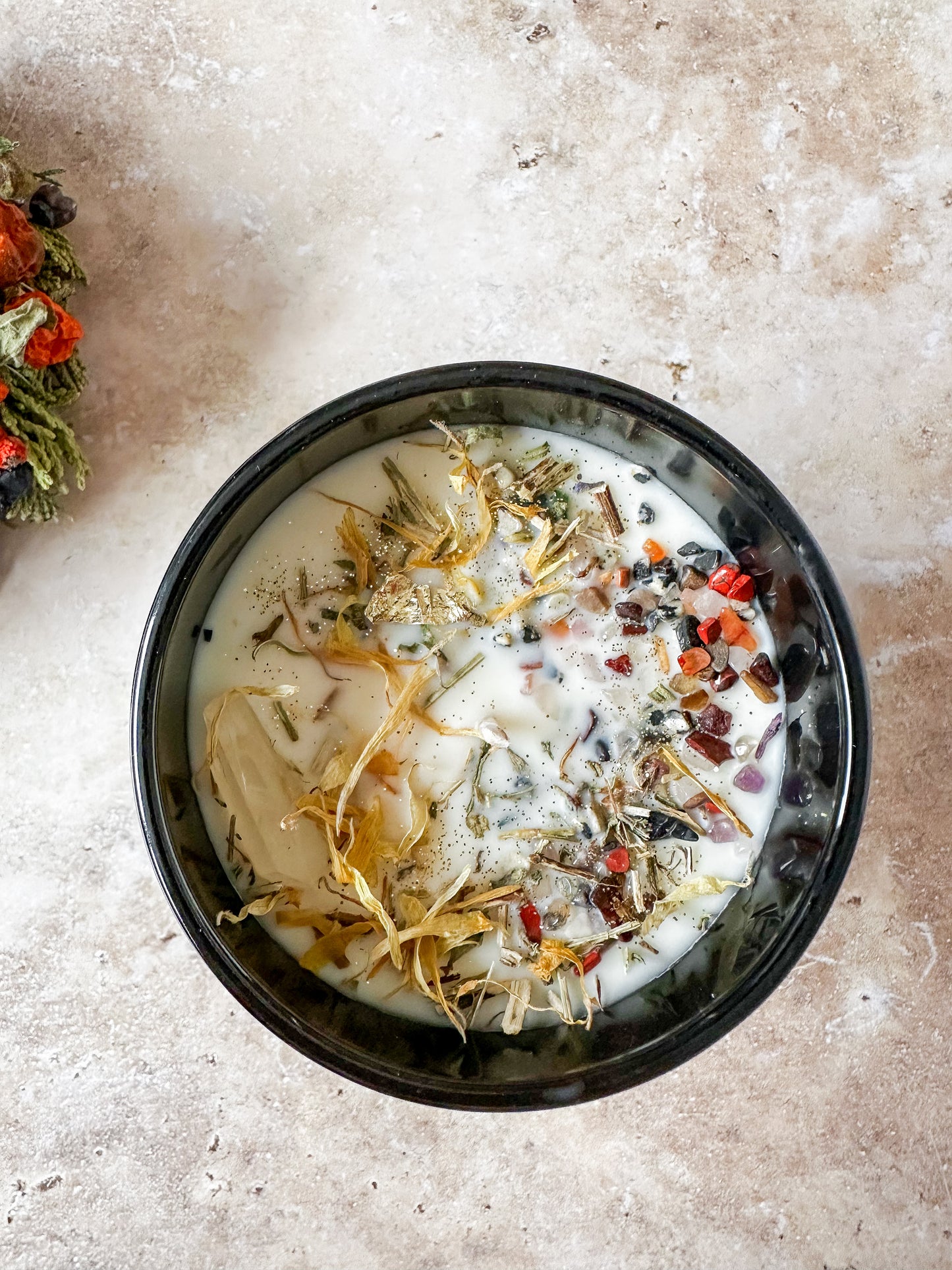 Kristallkerze Chakra – Kristallkonfetti & Lavendel I Balance, Harmonie, Neubeginn